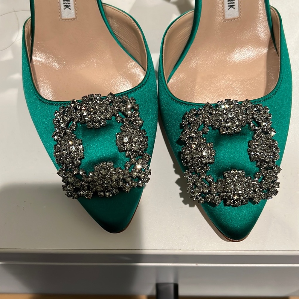 Brand new Manolo Blahnik Hangisi Slingbacks sz 38